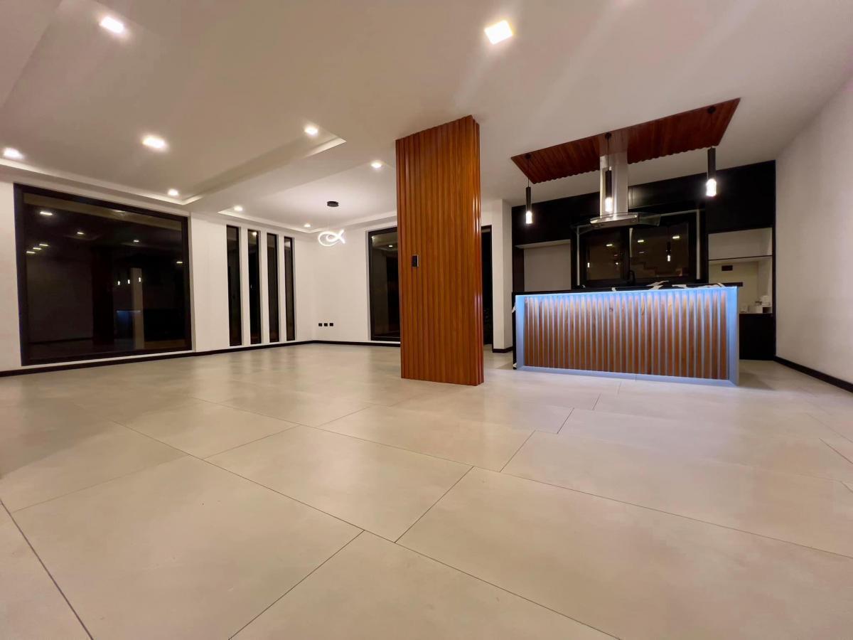 Hermosa Casa en Venta, Sector Av del Migrante, Azuay — imagen 9