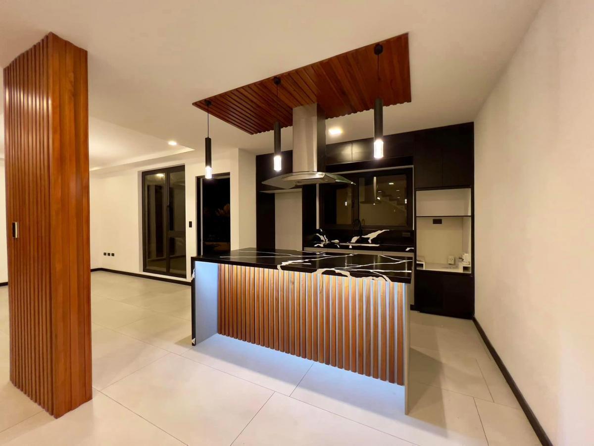 Hermosa Casa en Venta, Sector Av del Migrante, Azuay — imagen 8