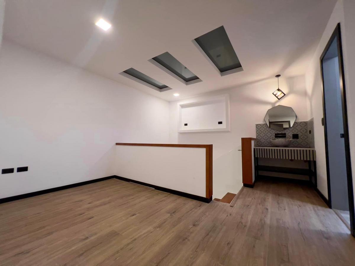 Hermosa Casa en Venta, Sector Av del Migrante, Azuay — imagen 5