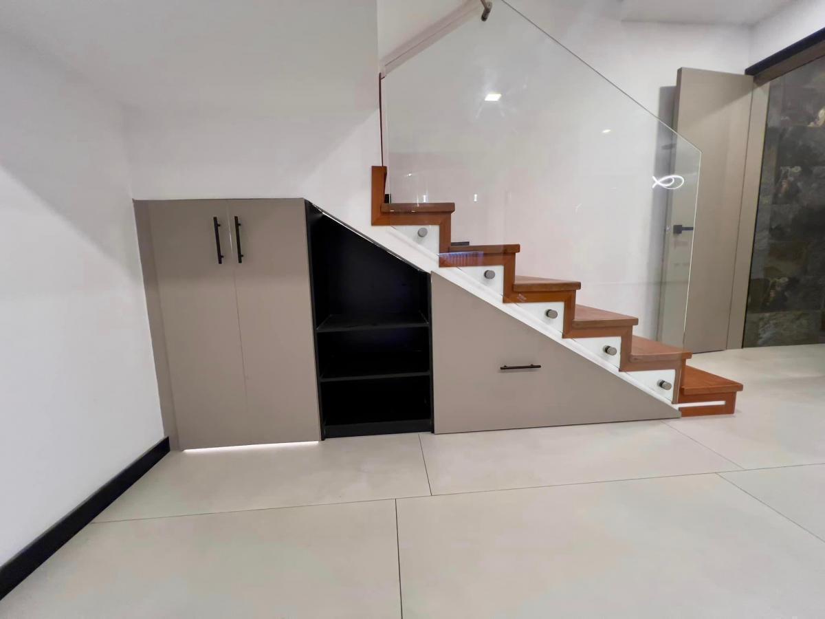 Hermosa Casa en Venta, Sector Av del Migrante, Azuay — imagen 2