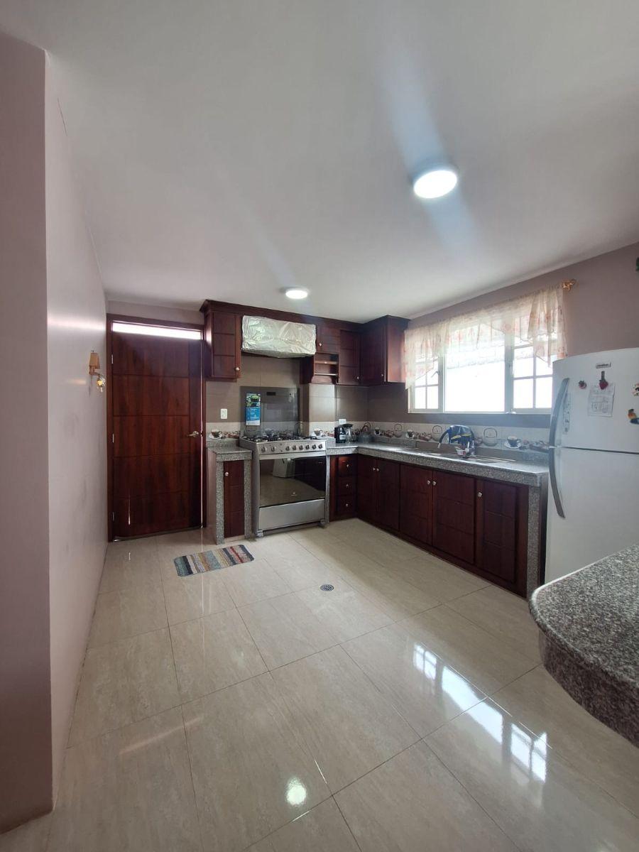 Casa de 3pisos Unifamiliar con Local de Venta en Machachi — imagen 9