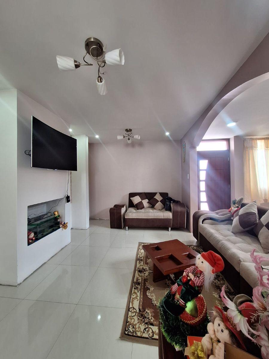 Casa de 3pisos Unifamiliar con Local de Venta en Machachi — imagen 8