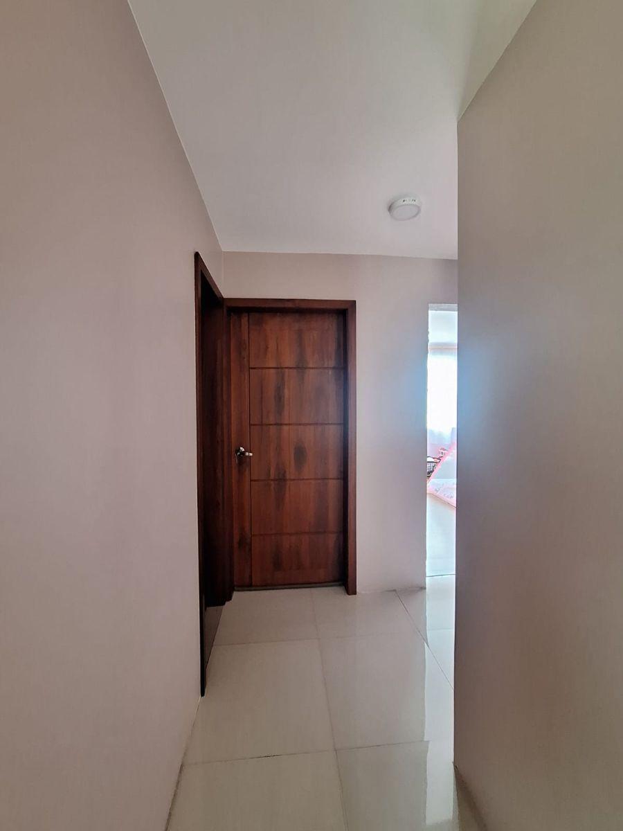 Casa de 3pisos Unifamiliar con Local de Venta en Machachi — imagen 4