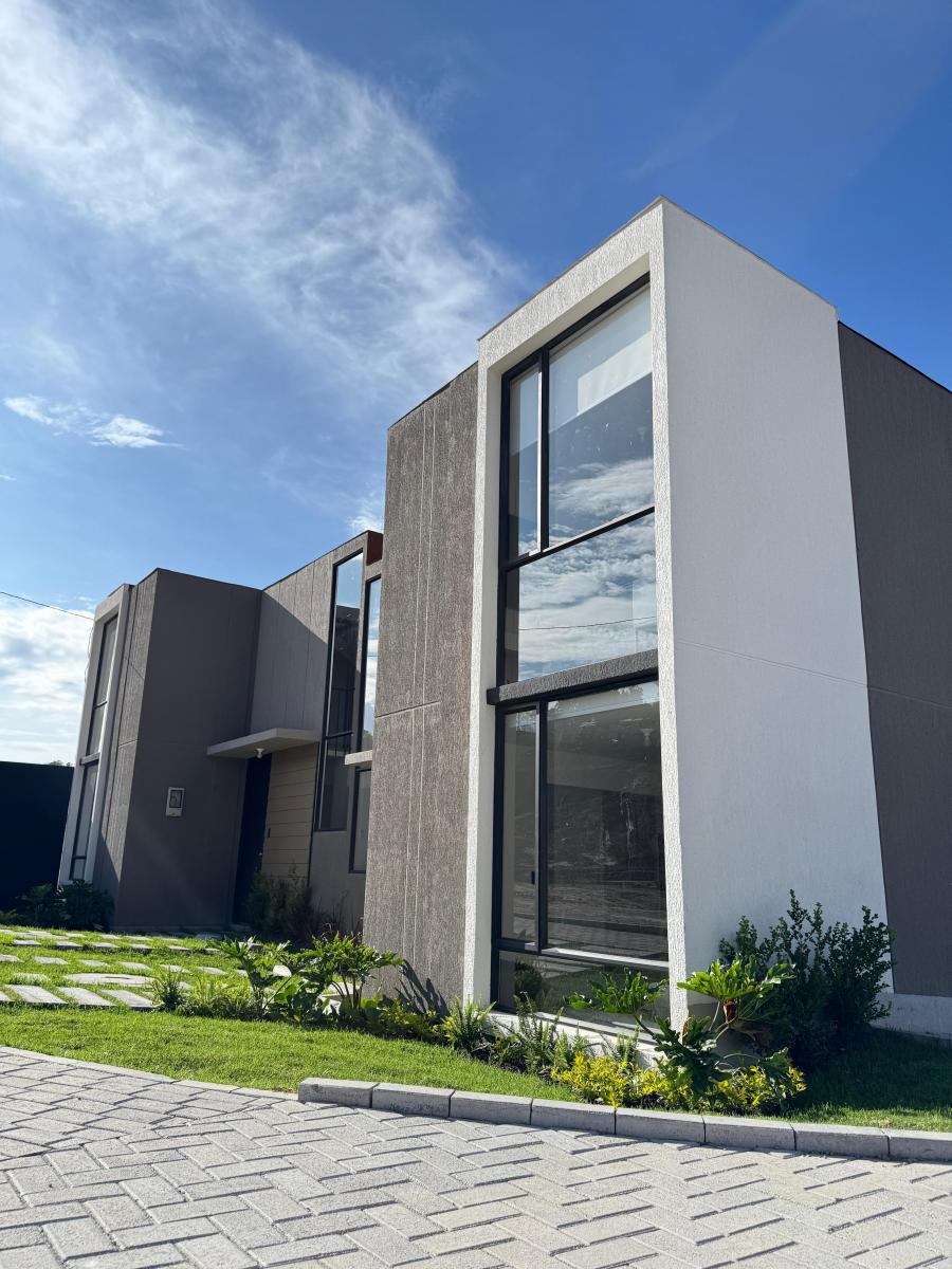 Casa Nueva en Venta Dentro de Conjunto en Tumbaco Ruta Viva — imagen 7
