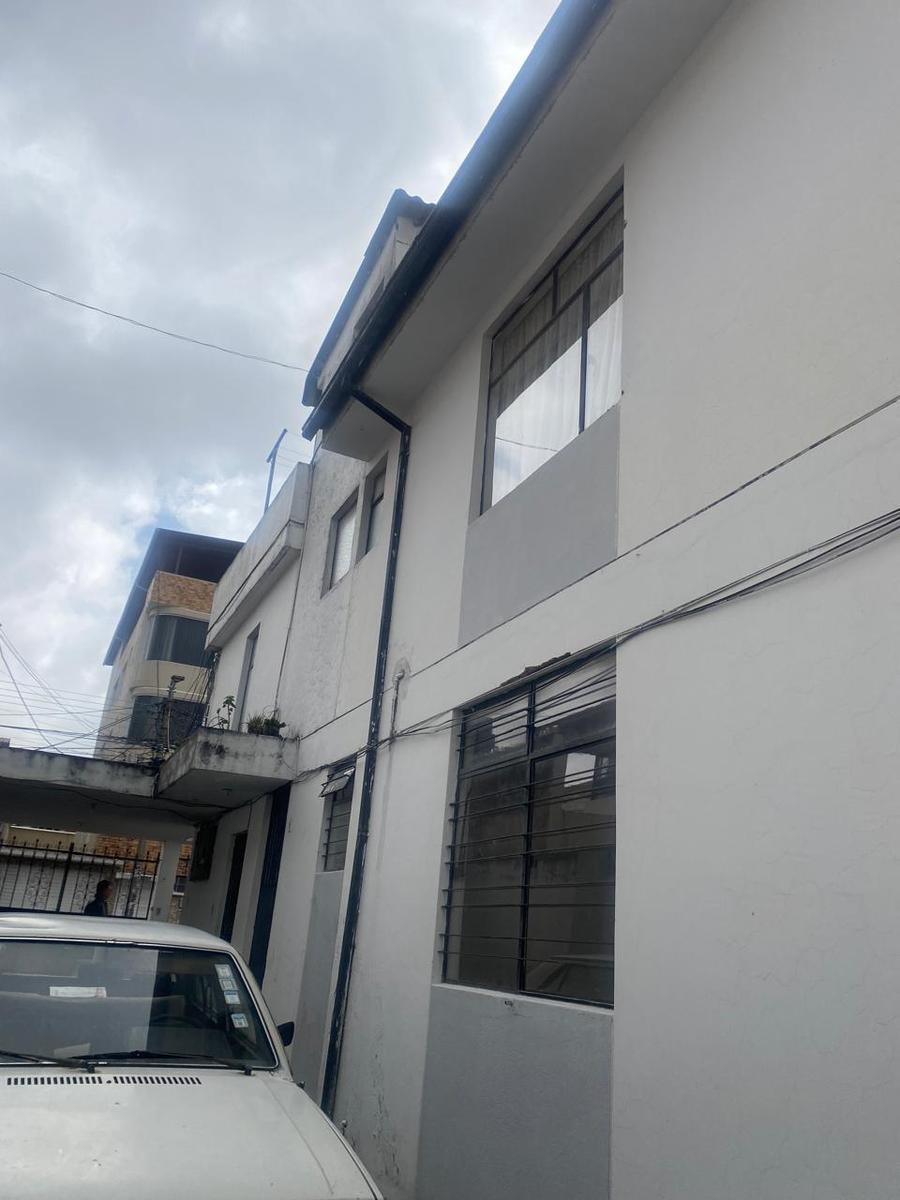 Casa Rentera Independiente en Venta Sector Kennedy 2 Departamentos, 1 Suite — imagen 9
