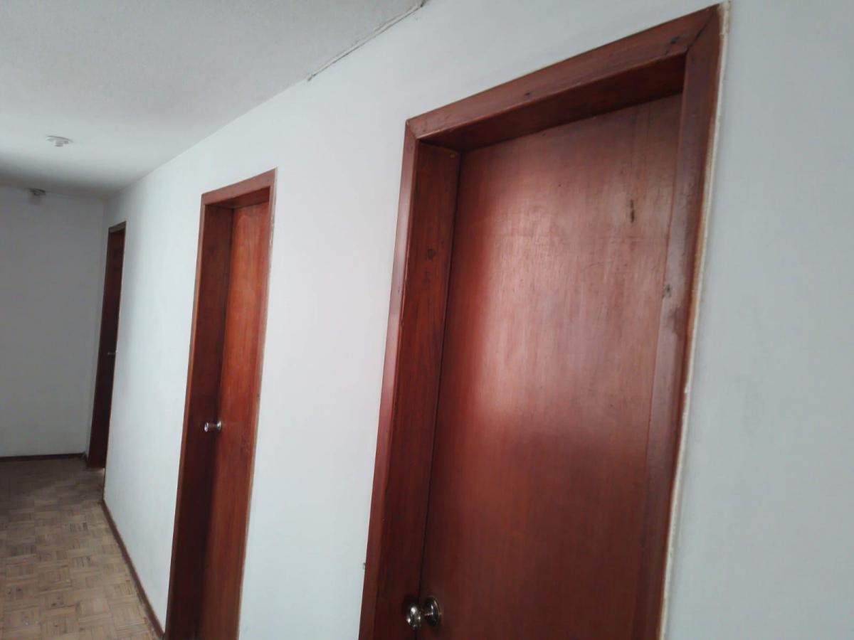Casa Rentera Independiente en Venta Sector Kennedy 2 Departamentos, 1 Suite — imagen 3