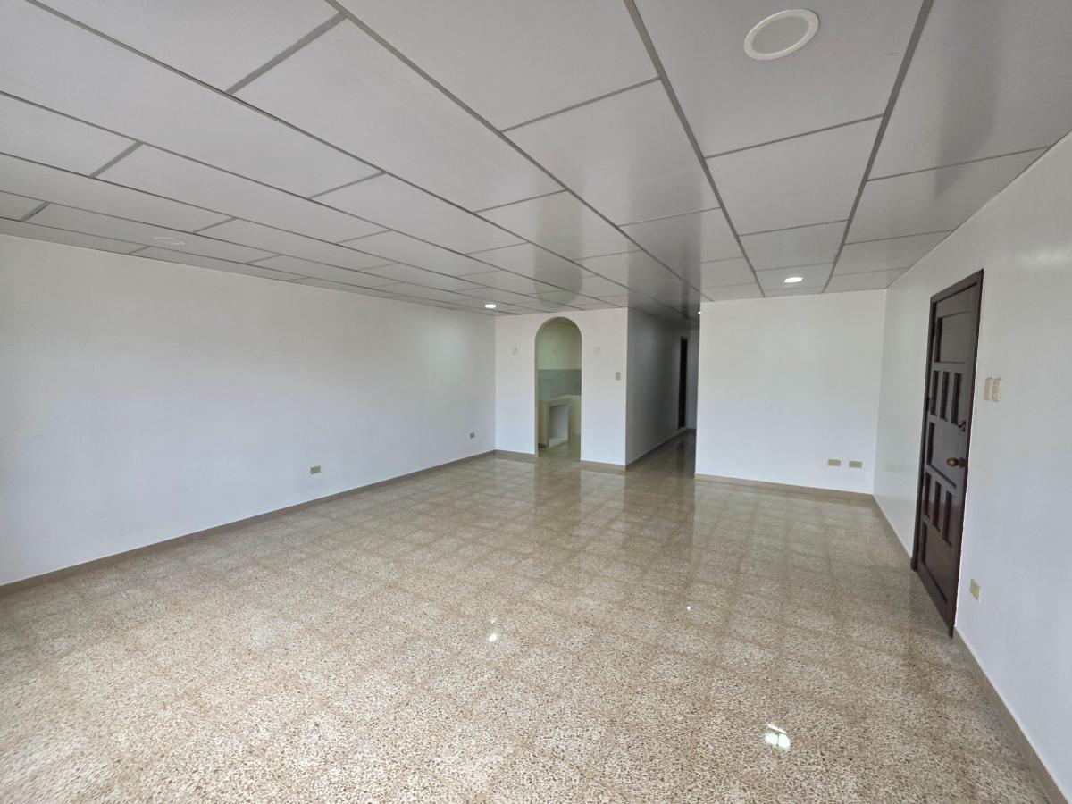 Vendo Departamento Remodelado en Los Ceibos, Parqueo, Guayas — imagen 10