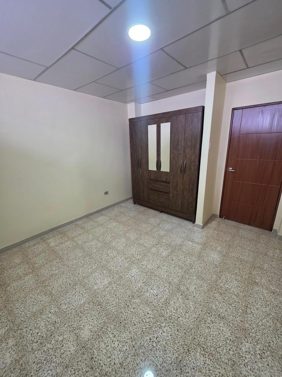 Vendo Departamento Remodelado en Los Ceibos, Parqueo, Guayas — imagen 8