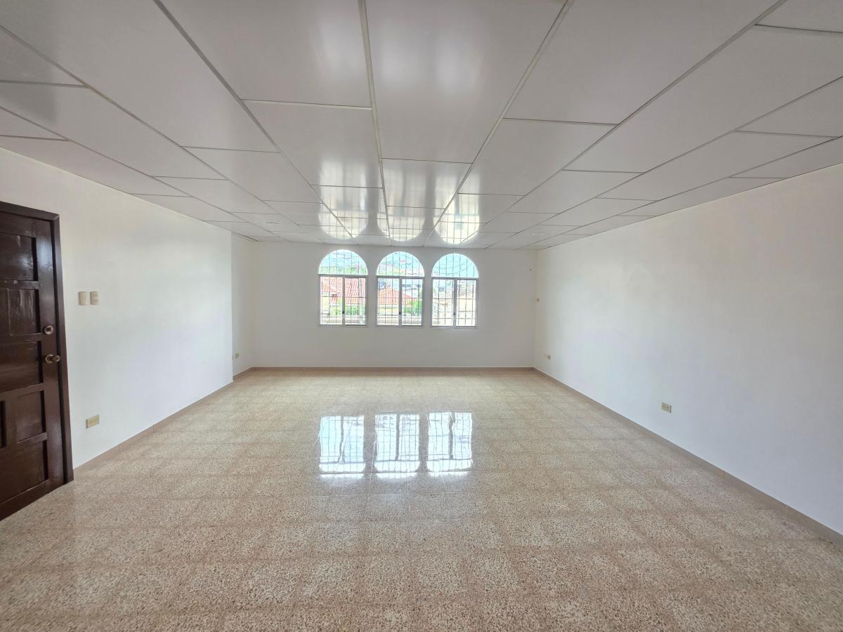 Vendo Departamento Remodelado en Los Ceibos, Parqueo, Guayas — imagen 7