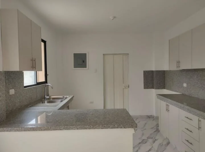 Casa por Estrenar de Venta en La Urbanización La Joya, 3 Dorm.. Guayas — imagen 1