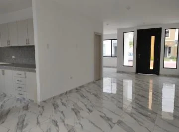 Casa por Estrenar de Venta en La Urbanización La Joya, 3 Dorm.. Guayas — imagen 2