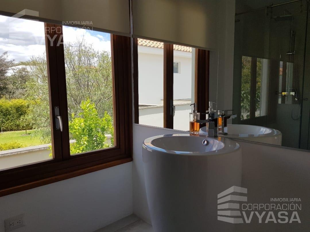 Tumbaco - La Viña, Hermosa Casa Dentro de Urb. en Venta de 500 m² — imagen 2