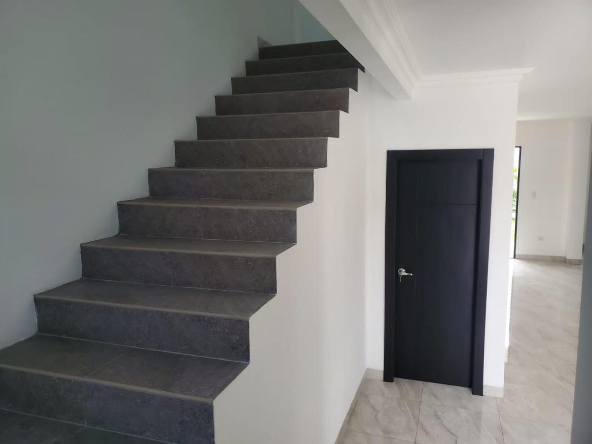 Casa de Venta en La Urbanización Condado de Vicolinci, Diseño Contemporaneo, Guayas — imagen 10