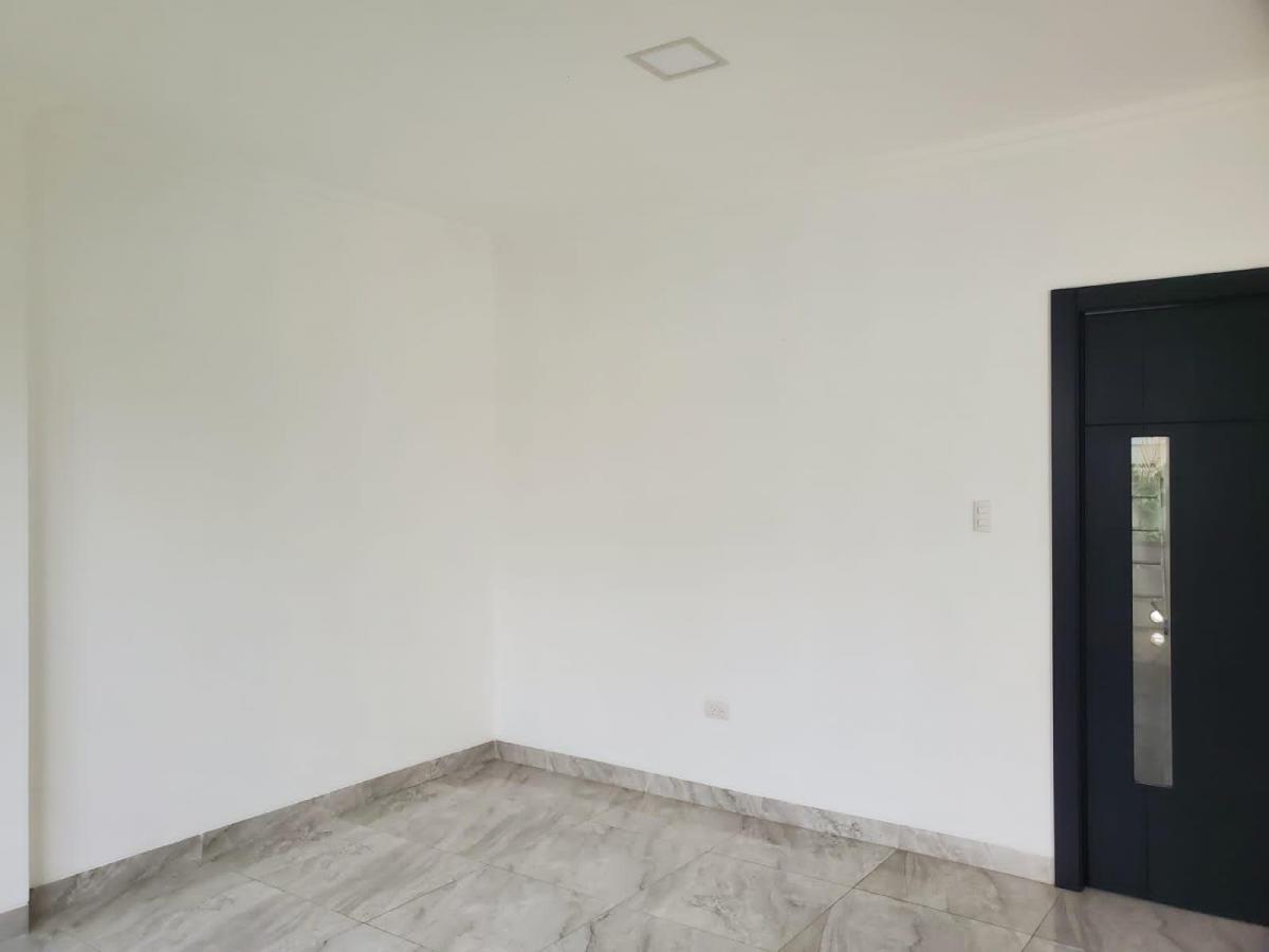 Casa de Venta en La Urbanización Condado de Vicolinci, Diseño Contemporaneo, Guayas — imagen 8