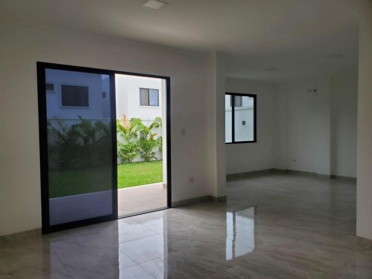 Casa de Venta en La Urbanización Condado de Vicolinci, Diseño Contemporaneo, Guayas — imagen 7