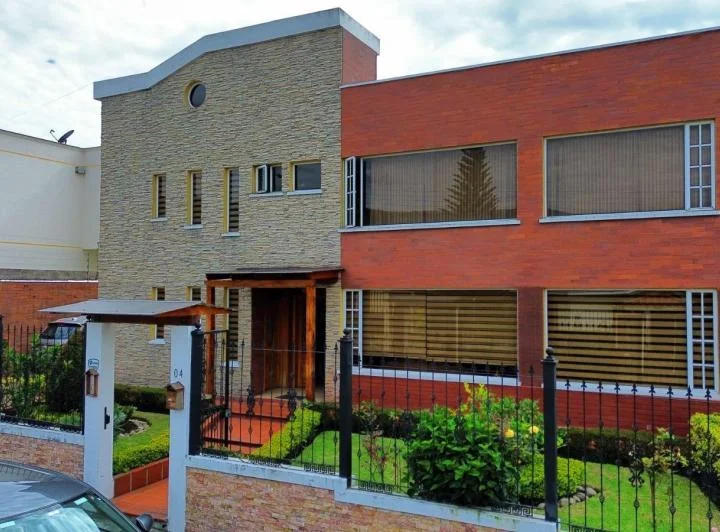 Casa Urbanizacion San German Conocoto — imagen 1
