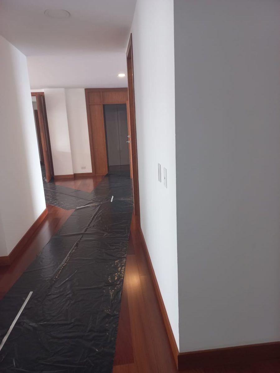 Elegancia y Vista Privilegiada: Espectacular Departamento en La González Suárez — imagen 7