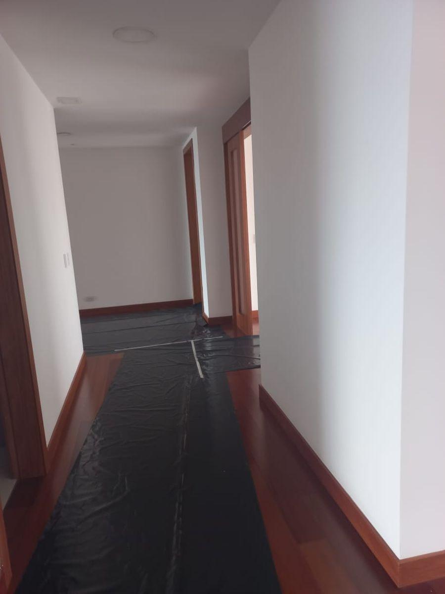 Elegancia y Vista Privilegiada: Espectacular Departamento en La González Suárez — imagen 2