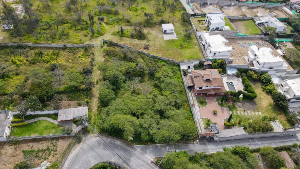 Nayón - Hermoso Terreno Esquinero de 2.533.91 m² — imagen 6