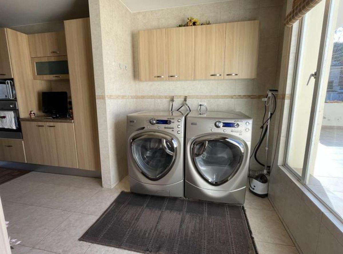 Venta Amplia Casa 3 Dorm. en La Urbanización El Condado - Quito — imagen 3