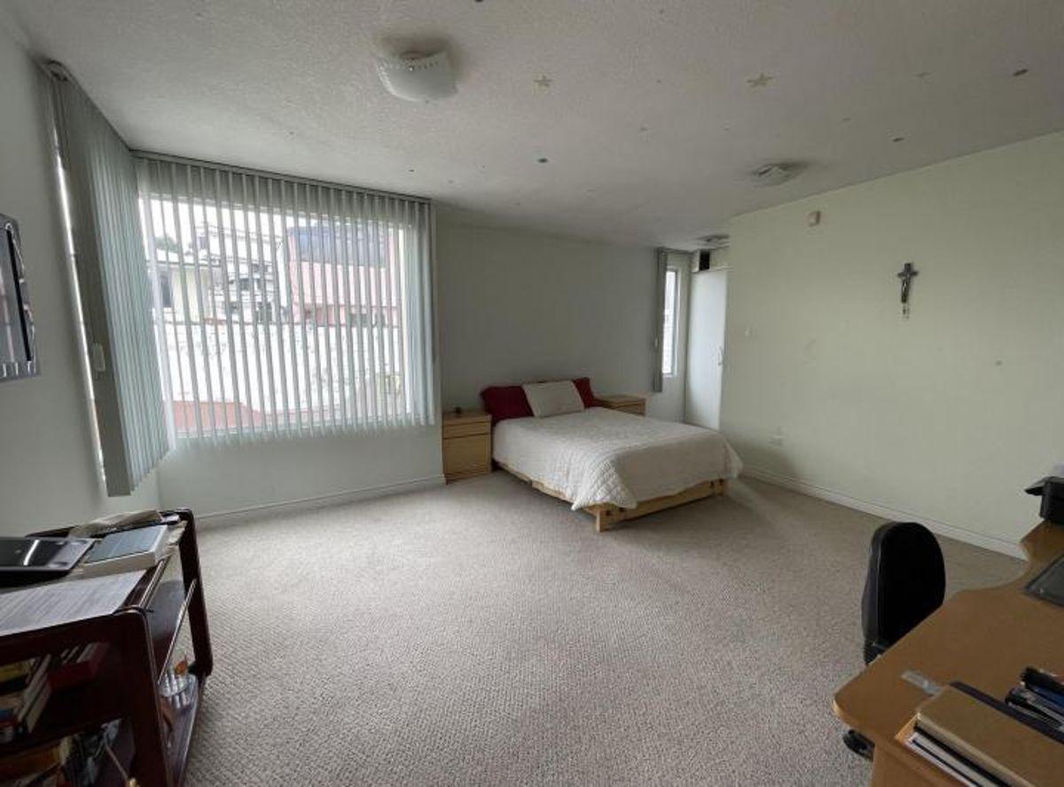Venta Amplia Casa 3 Dorm. en La Urbanización El Condado - Quito — imagen 2