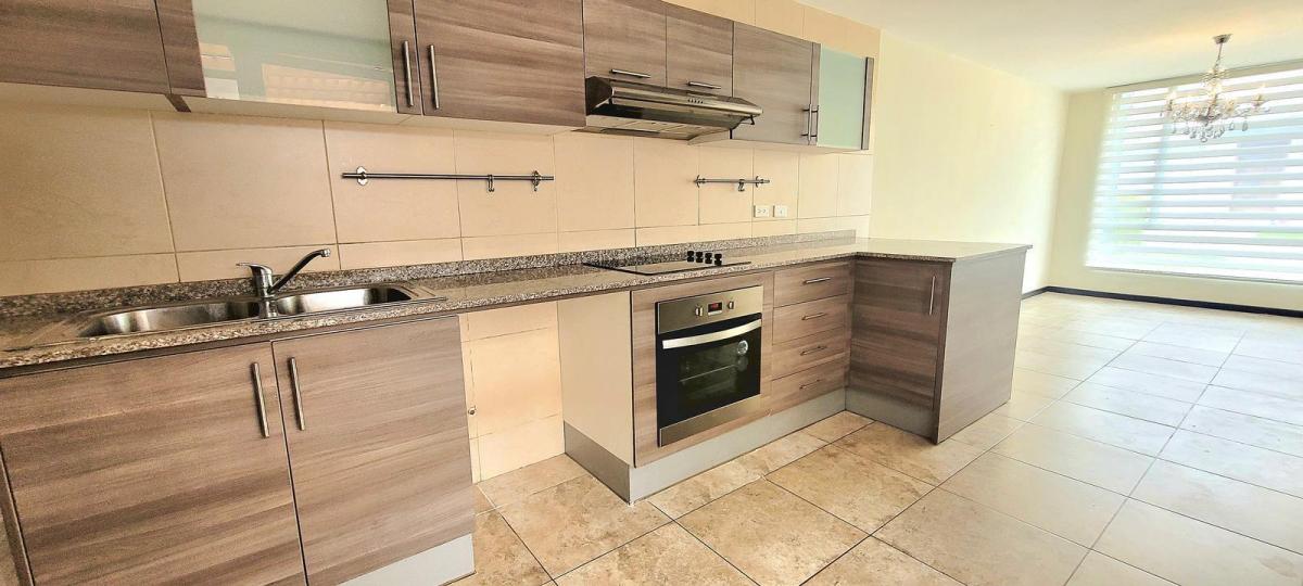 Casa en Venta Tumbaco con 4 Dorm. — imagen 2