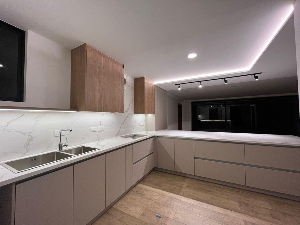 Casa de 220 m² con 3 Habitaciones en Venta en González Suárez — imagen 10