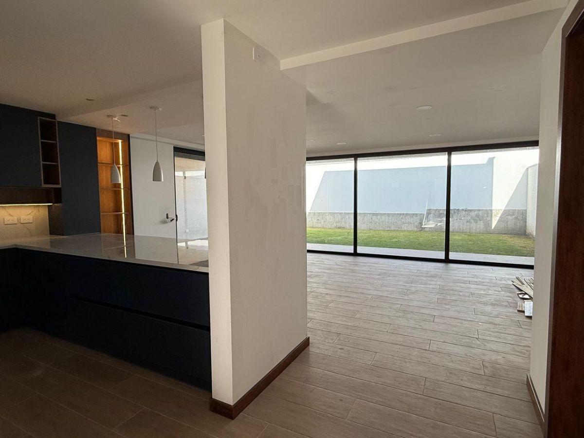 Casa de 220 m² con 3 Habitaciones en Venta en González Suárez — imagen 9