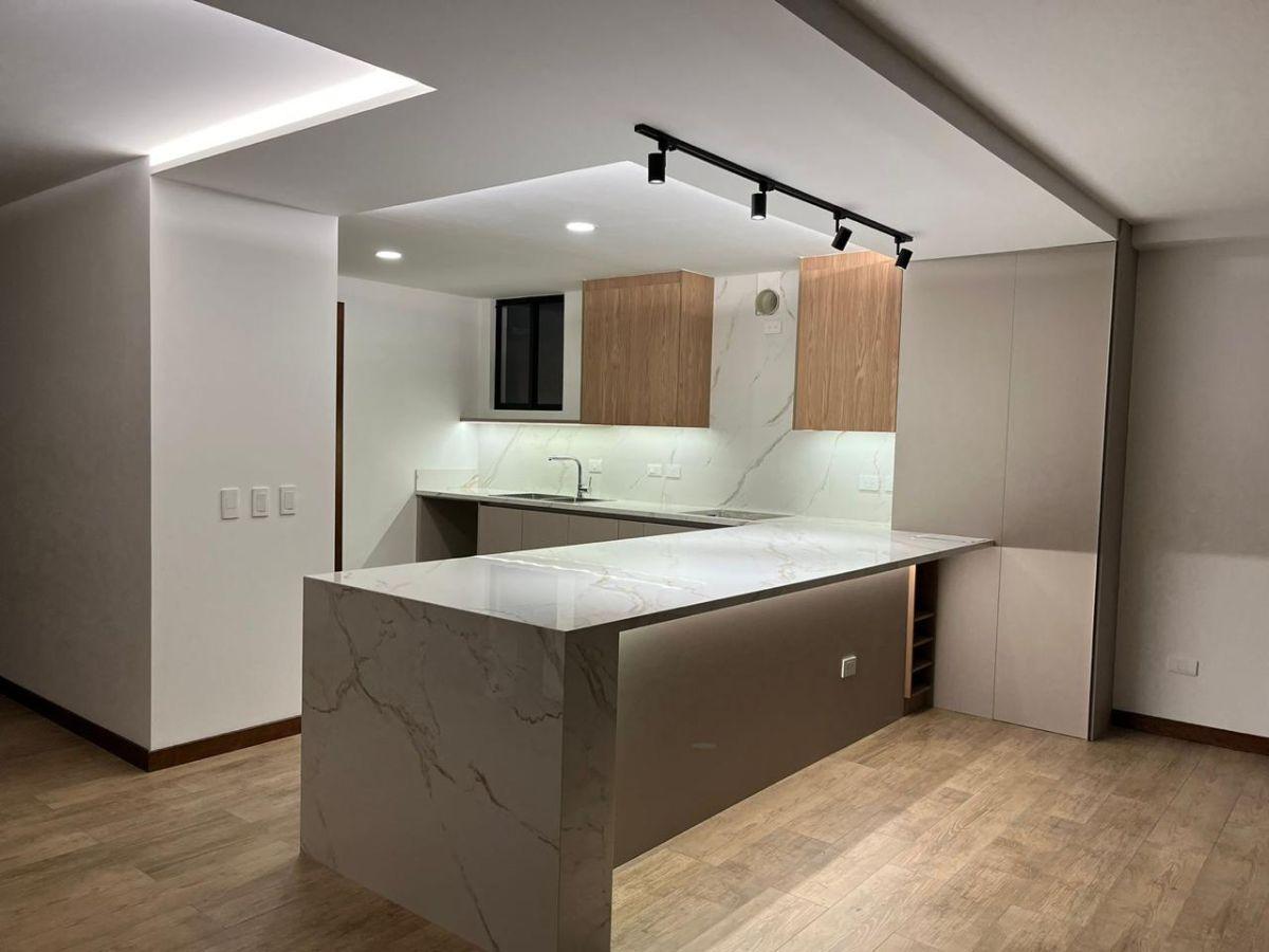 Casa de 220 m² con 3 Habitaciones en Venta en González Suárez — imagen 7
