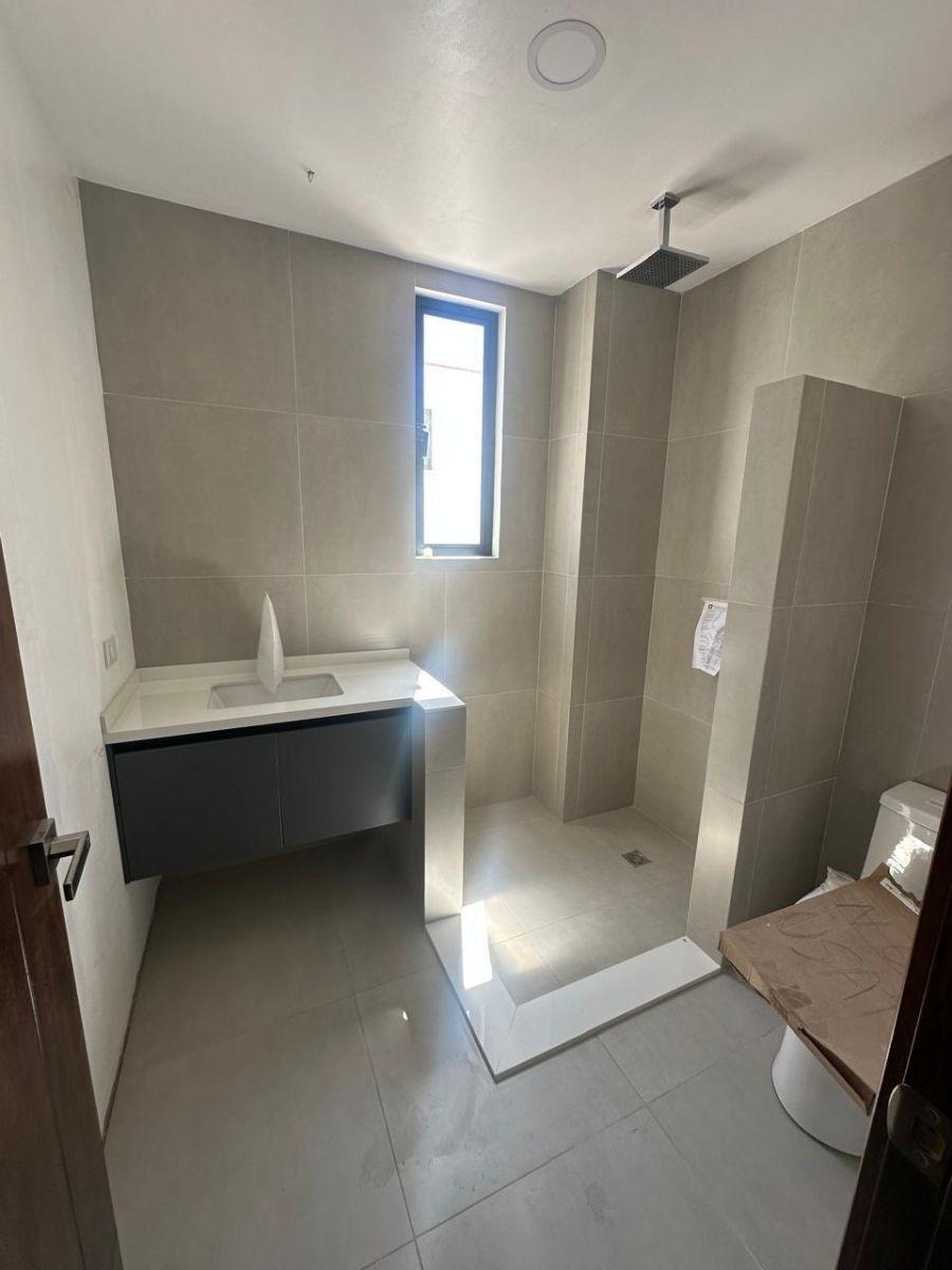 Casa de 220 m² con 3 Habitaciones en Venta en González Suárez — imagen 2