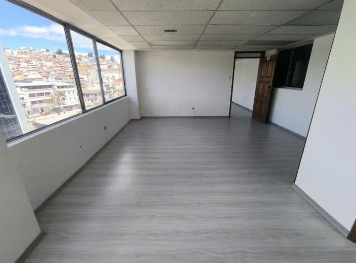 C/ 6 de Diciembre, Oficina de 70 m² en Venta, Sector Alameda — imagen 1
