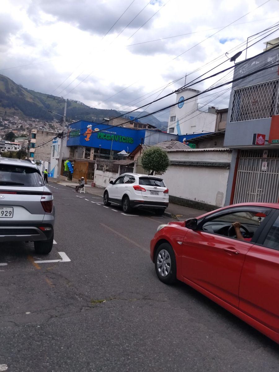 Villa Flora, Calle Gonzalo Dias de Pineda, Vendo Casa 488 m² Construcc. 240 m² Terreno, Muy Comercial — imagen 2