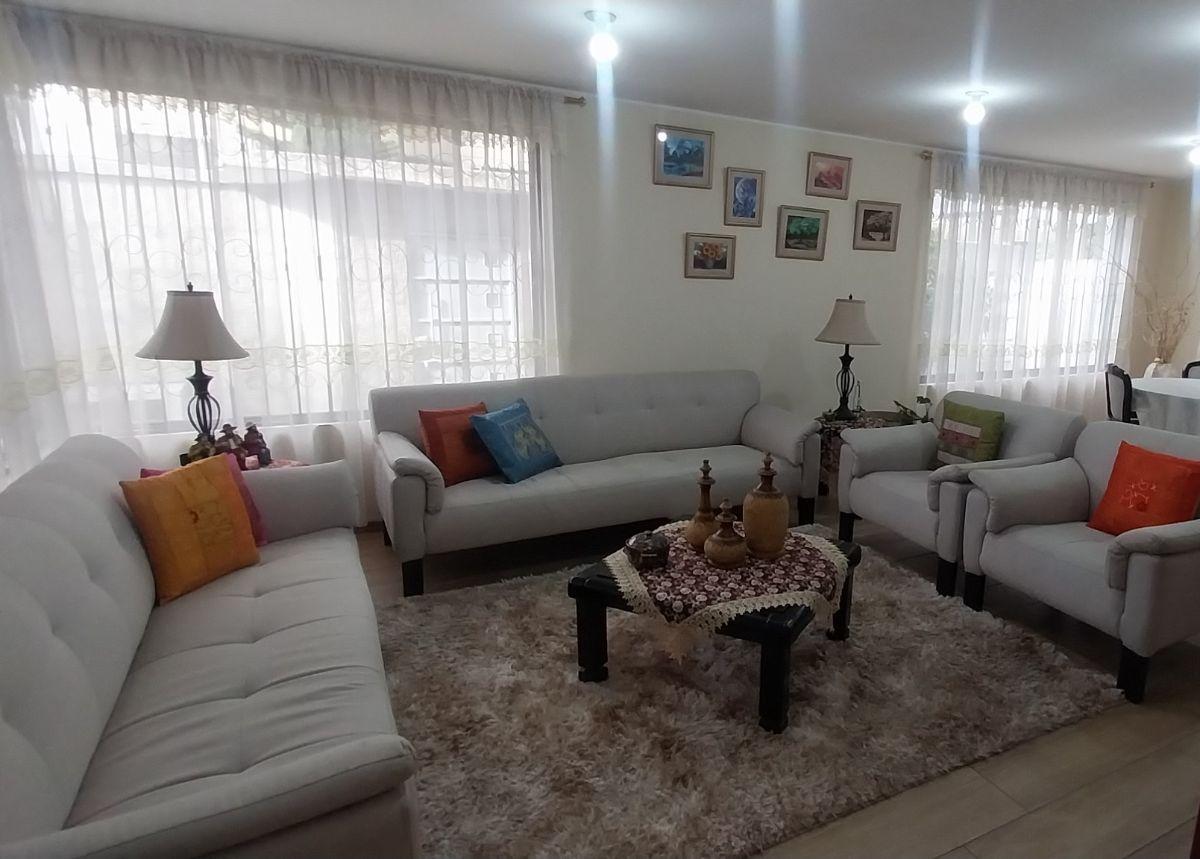 Casa Independiente en Venta - Urb. Las Retamas, Capelo - Amplio Jardín - No Adozada — imagen 3