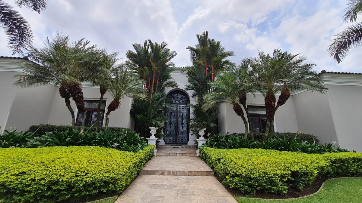 Casa en Venta Amplia, 3 Dorm. Cine, Piscina y Villa Independiente - Urb. El Cortijo, Samborondón, Guayas — imagen 7