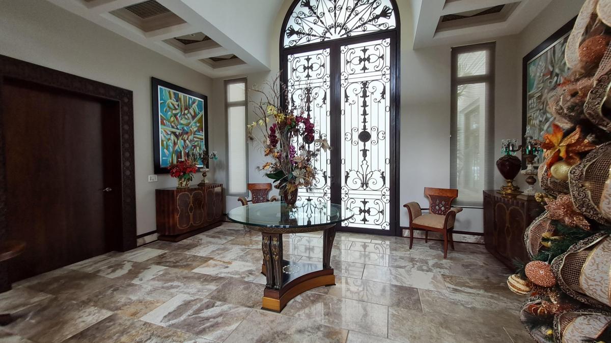 Casa en Venta Amplia, 3 Dorm. Cine, Piscina y Villa Independiente - Urb. El Cortijo, Samborondón, Guayas — imagen 6