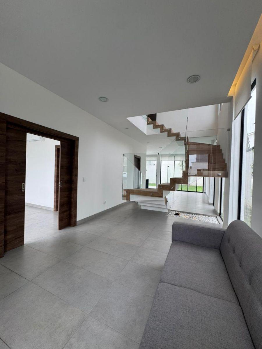 Moderna Casa Arboleda Ciudad Celeste, Guayas — imagen 8