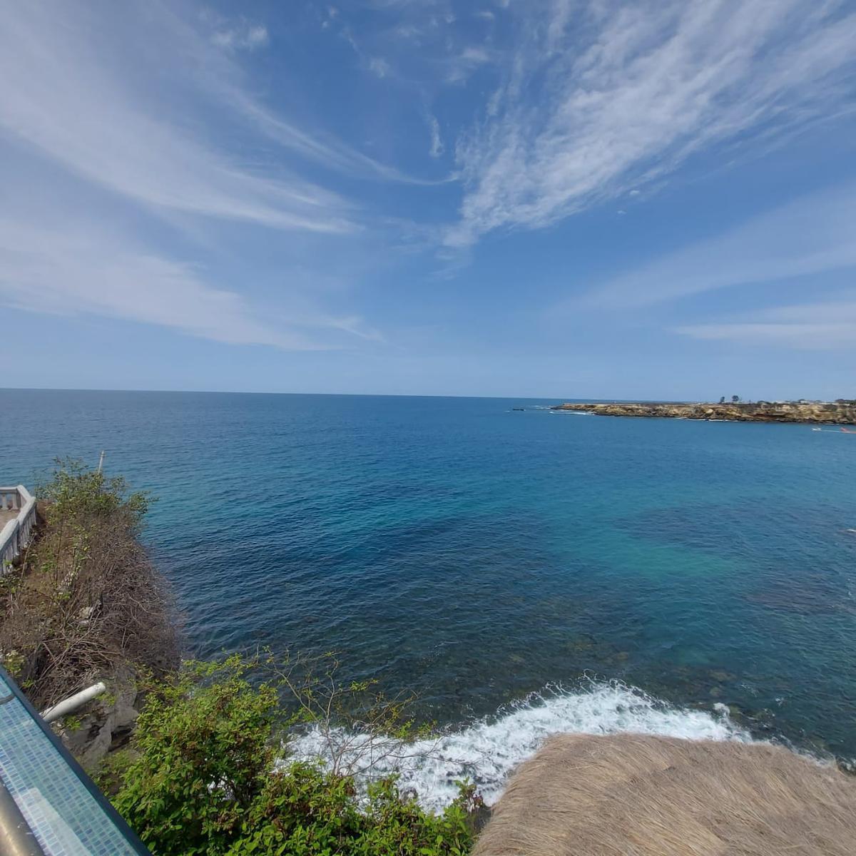 Linda Casa en Cumbres de Ayangue con Espectacular Vista Al Mar — imagen 6