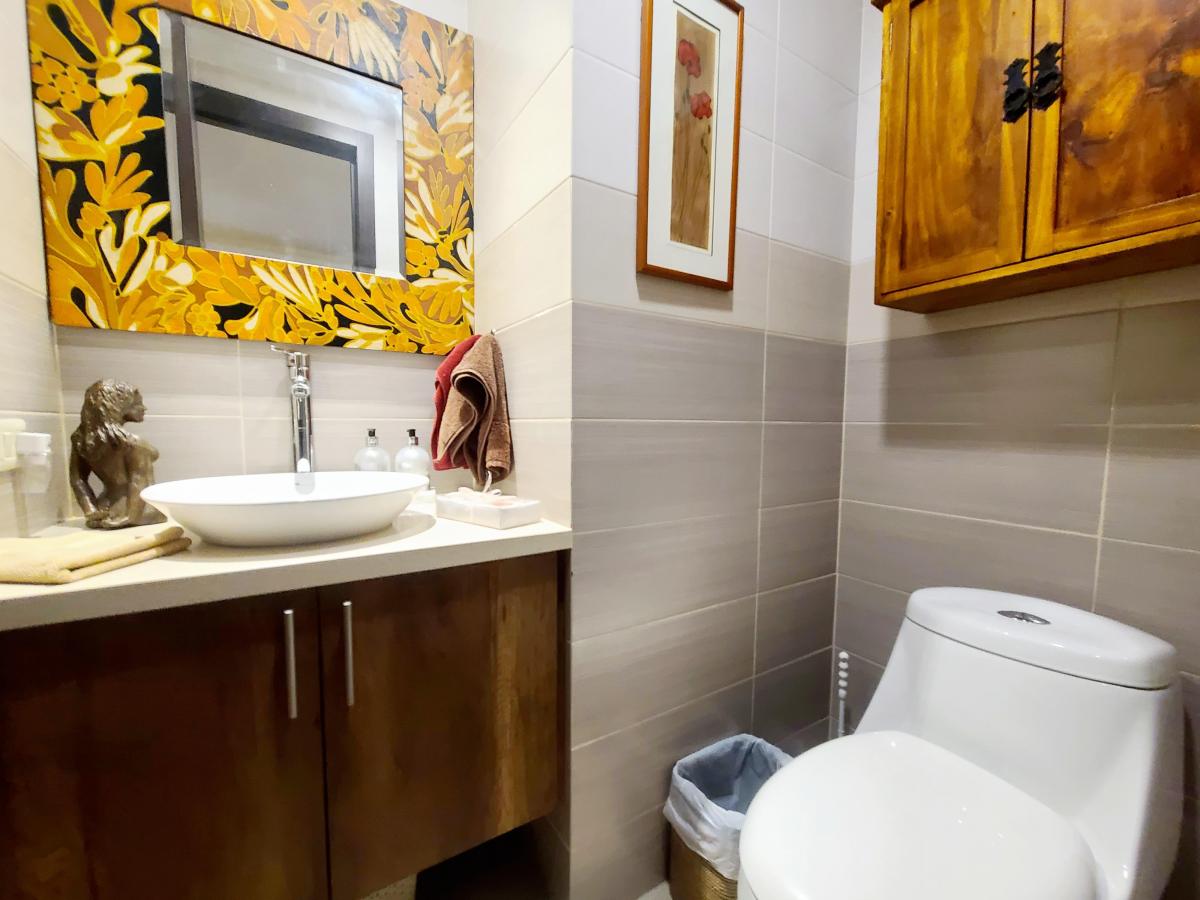 Departamento en Venta Sector Av Solano 2 Dorm. Patio, Azuay — imagen 3