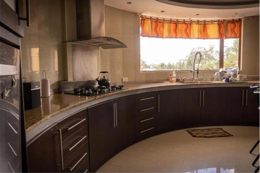 Campo Alegre, Rento Hermosa Casa, 2500 m² Terr, 1500 m² Const. 5 Dormito. Pisc. Provincia de Pichincha — imagen 3