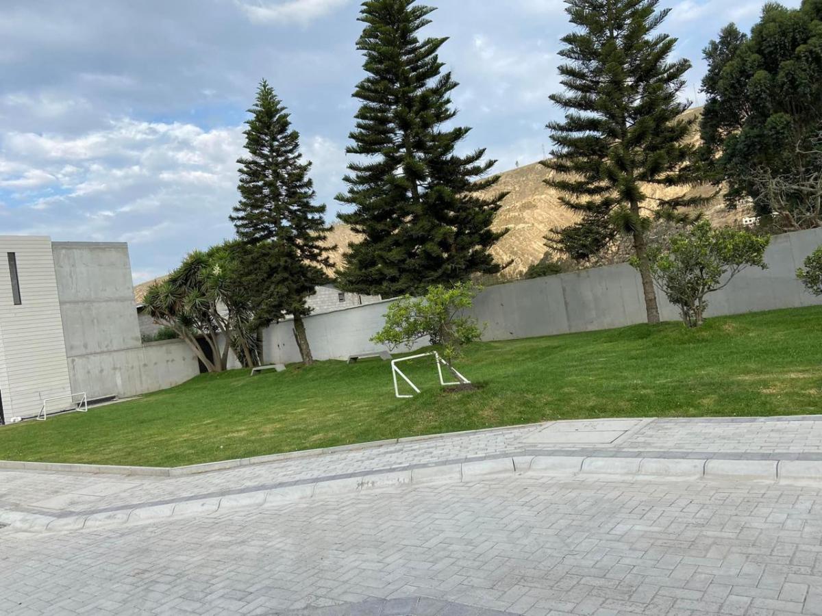 En Venta Casa Nueva 3 Habitaciones en Conjunto Privado con Piscina en Pomasqui — imagen 2