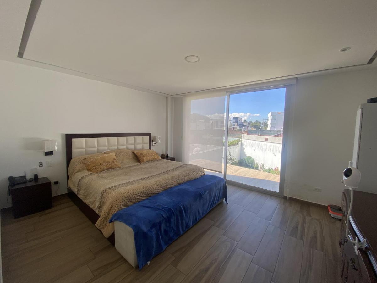 Casa de Venta Ubicada Dentro de La Urbanización La Primavera. Independiente, Sin Adosar — imagen 7