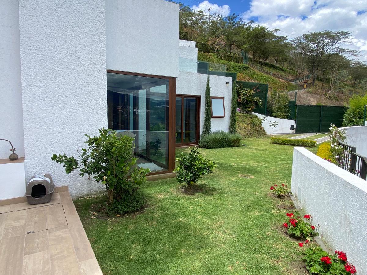 Departamento de Lujo Tipo Casa. Vista Espectacular. Provincia de Pichincha — imagen 3