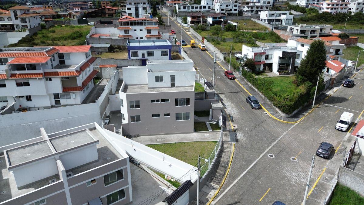 Vendo Casa Urbanizacion Ejercito Nacional — imagen 10