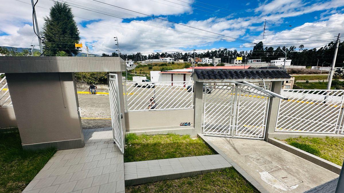 Vendo Casa Urbanizacion Ejercito Nacional — imagen 9