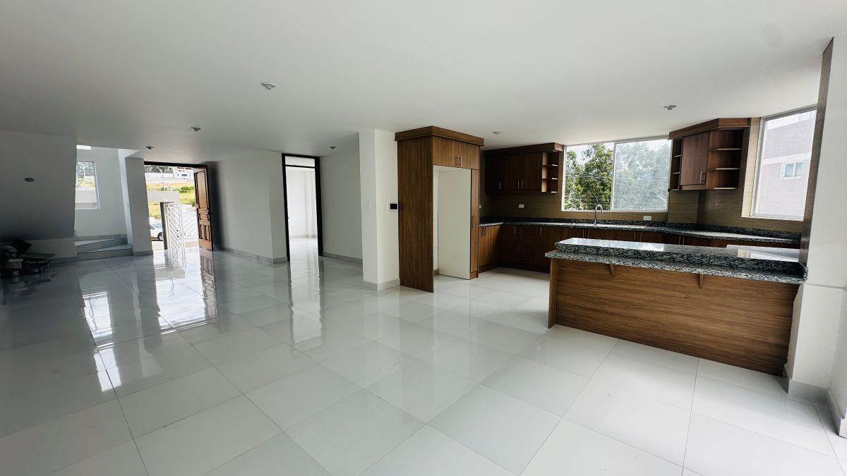 Vendo Casa Urbanizacion Ejercito Nacional — imagen 8