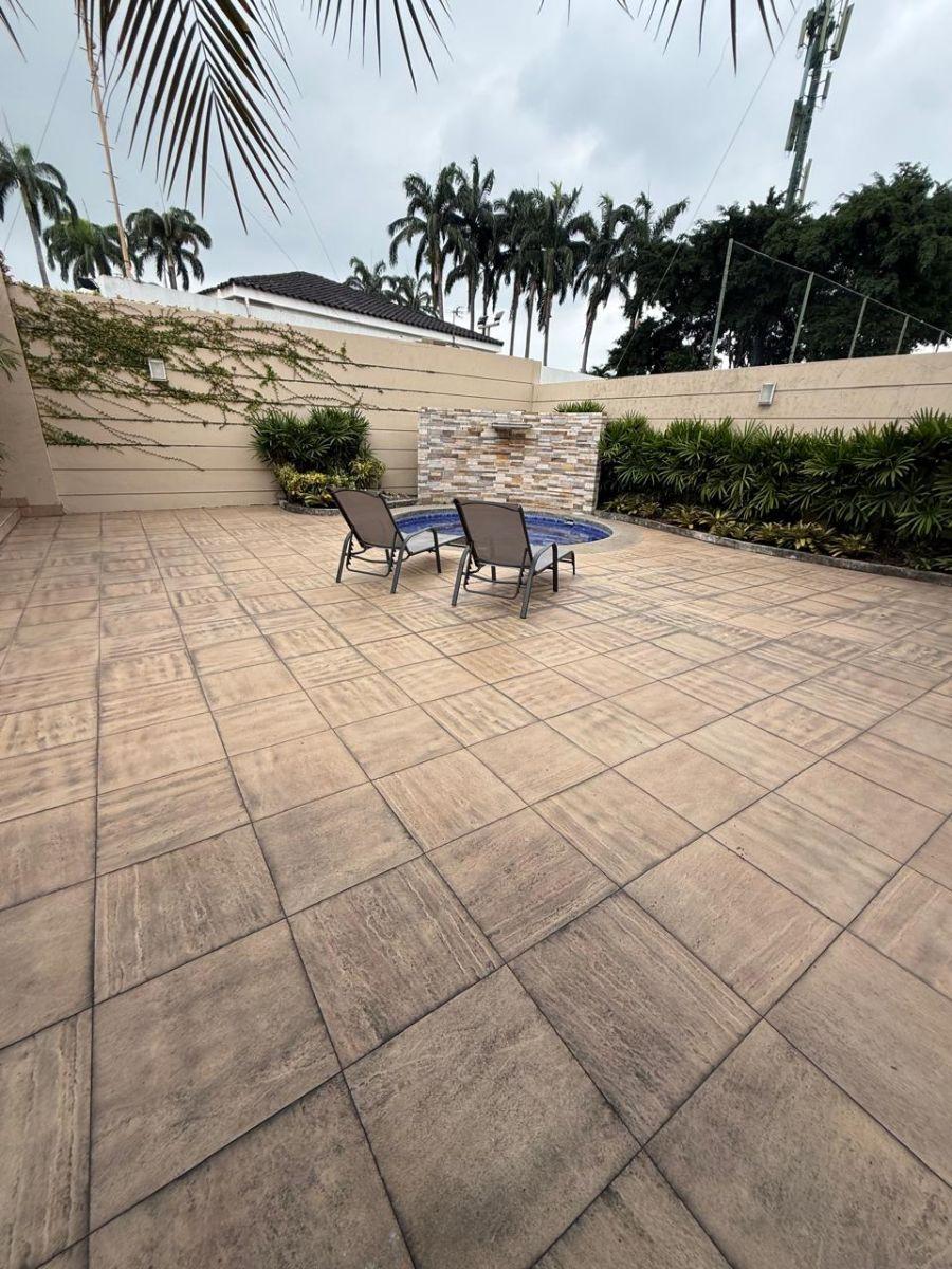 Samborondon Km 4 Amplia Casa en Venta, Guayas — imagen 2