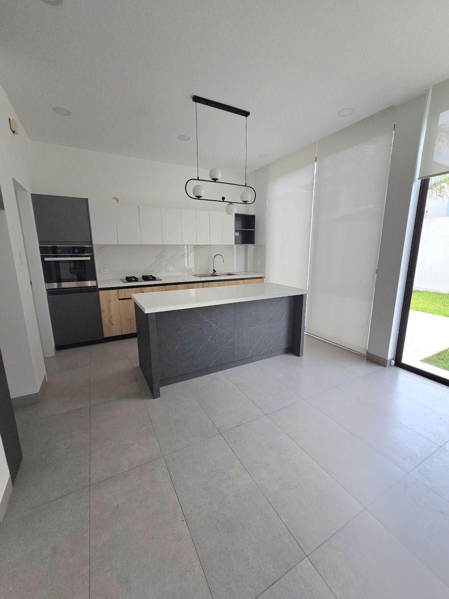 Moderna y Espaciosa Casa de 4 Habitaciones, Guayas — imagen 10