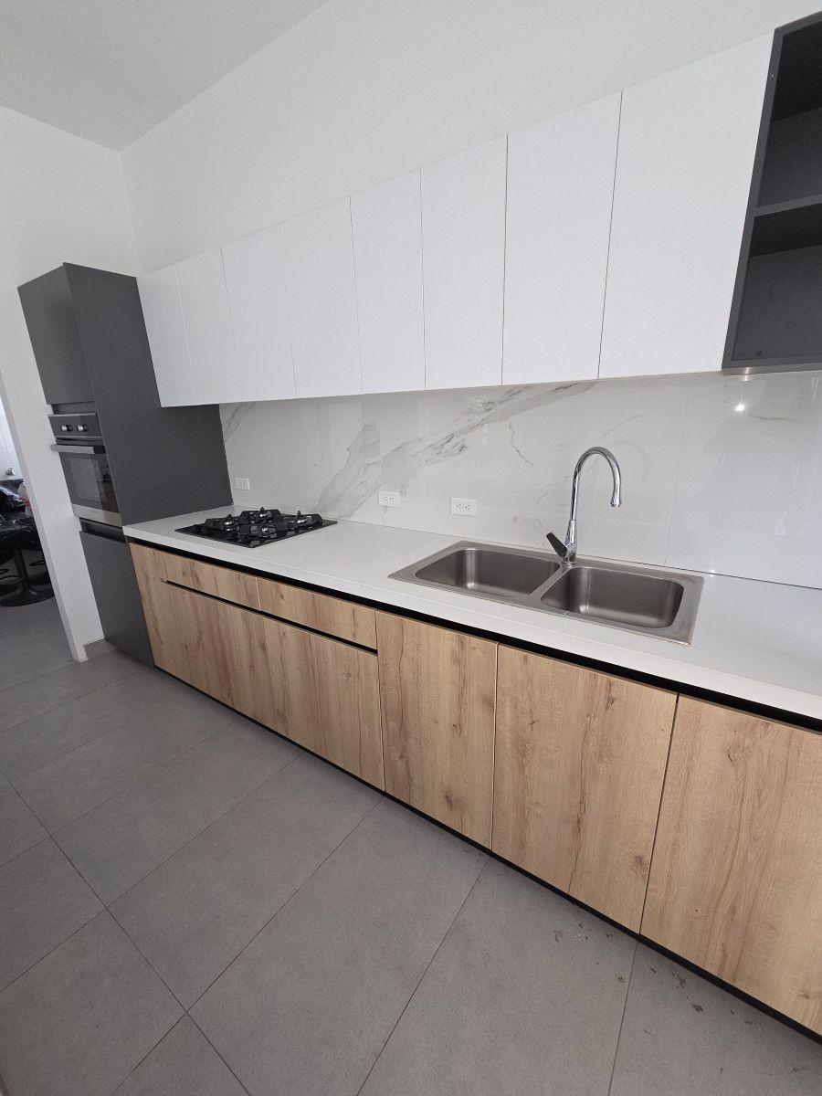 Moderna y Espaciosa Casa de 4 Habitaciones, Guayas — imagen 4