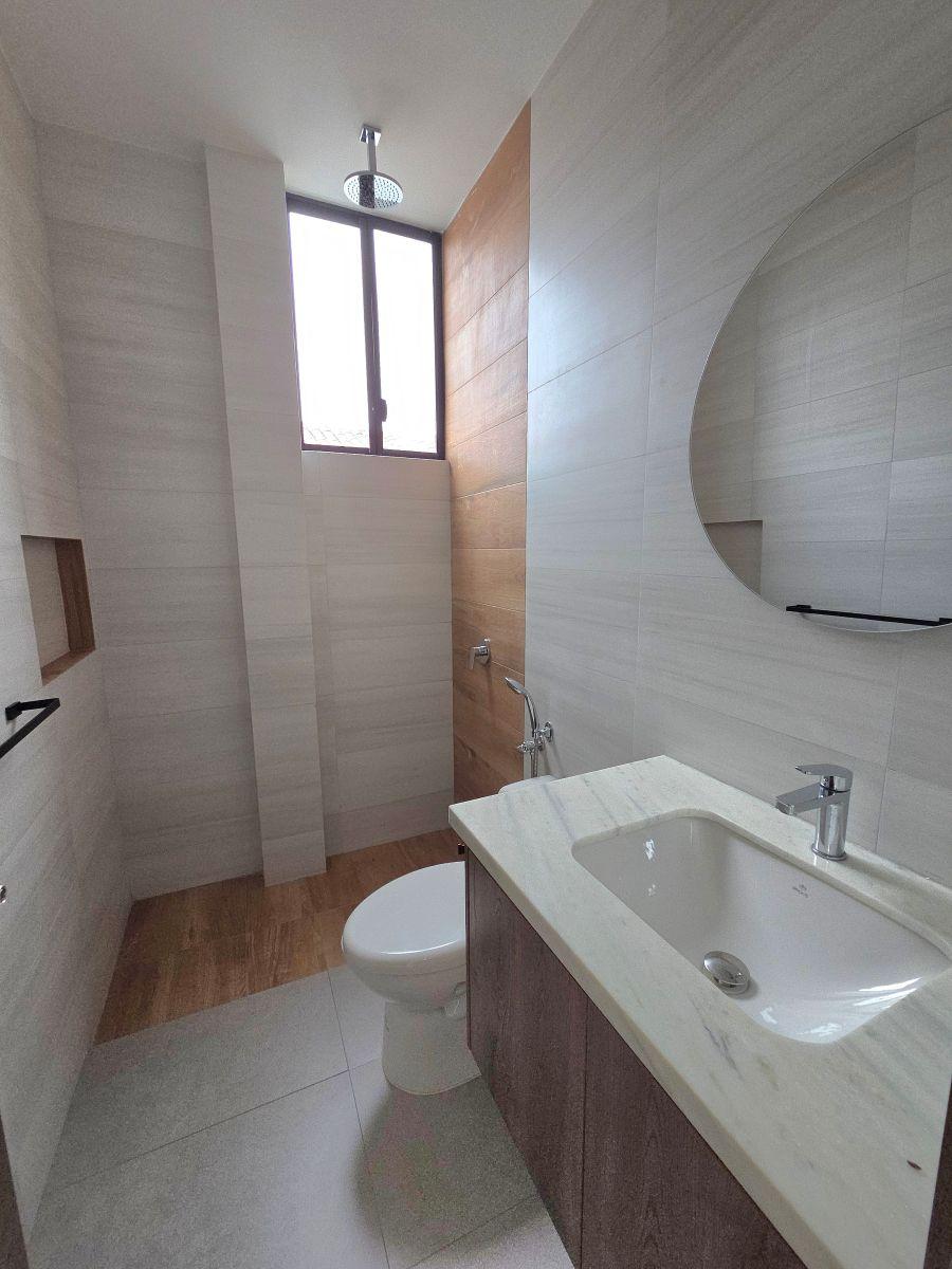 Moderna y Espaciosa Casa de 4 Habitaciones, Guayas — imagen 3