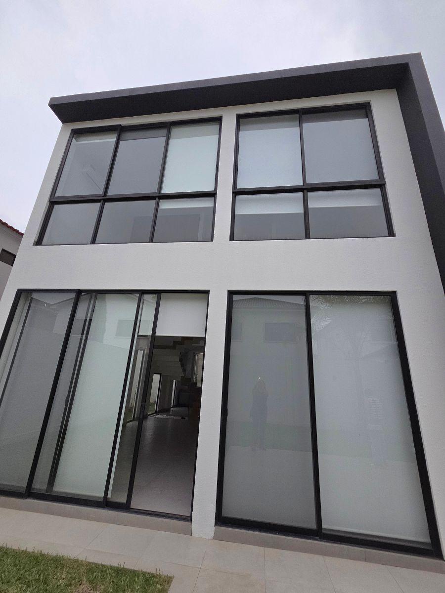 Moderna y Espaciosa Casa de 4 Habitaciones, Guayas — imagen 2